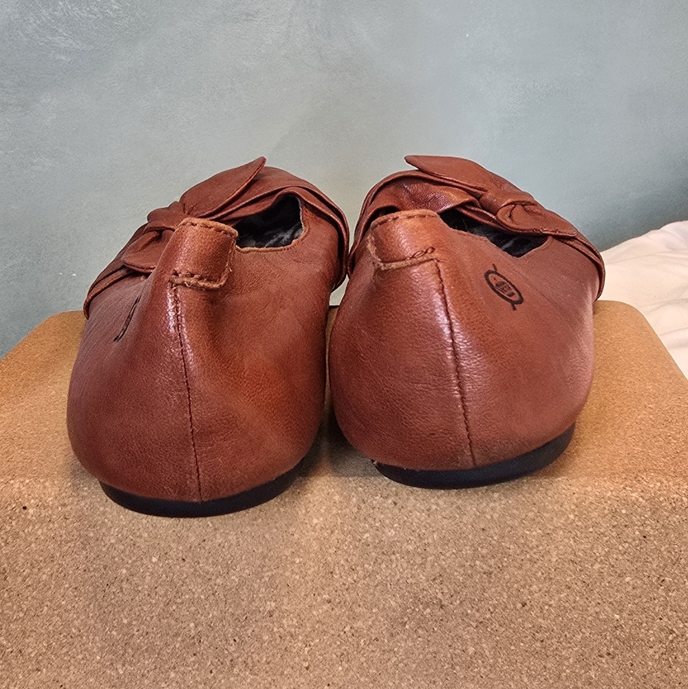 Born Women's Chestnut Brown Leather Flats with Bow - Picture 4 of 4